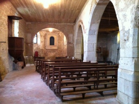 vue de l'intérieur de la chapelle une fois l'électricité et les plafonds posés